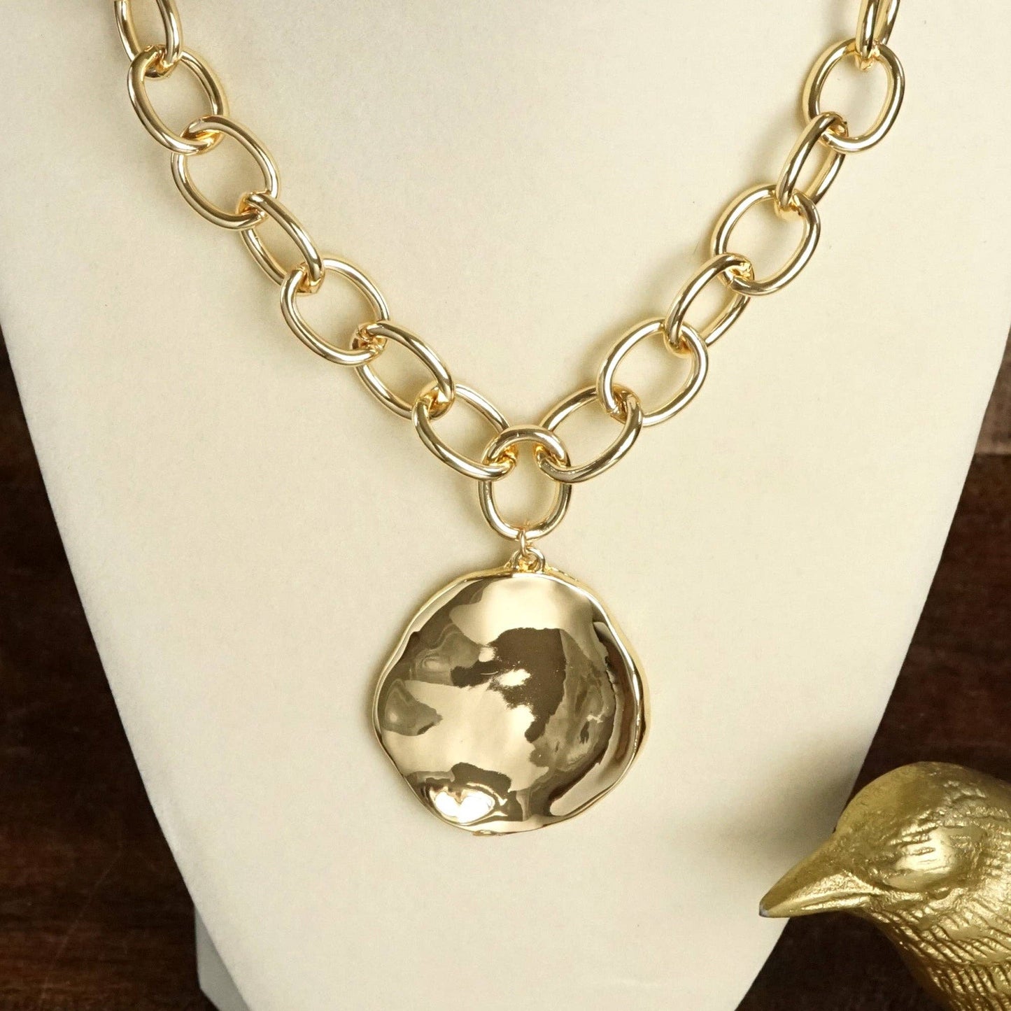 Chunky Chain & Hammered Disc Statement Necklace – Gold