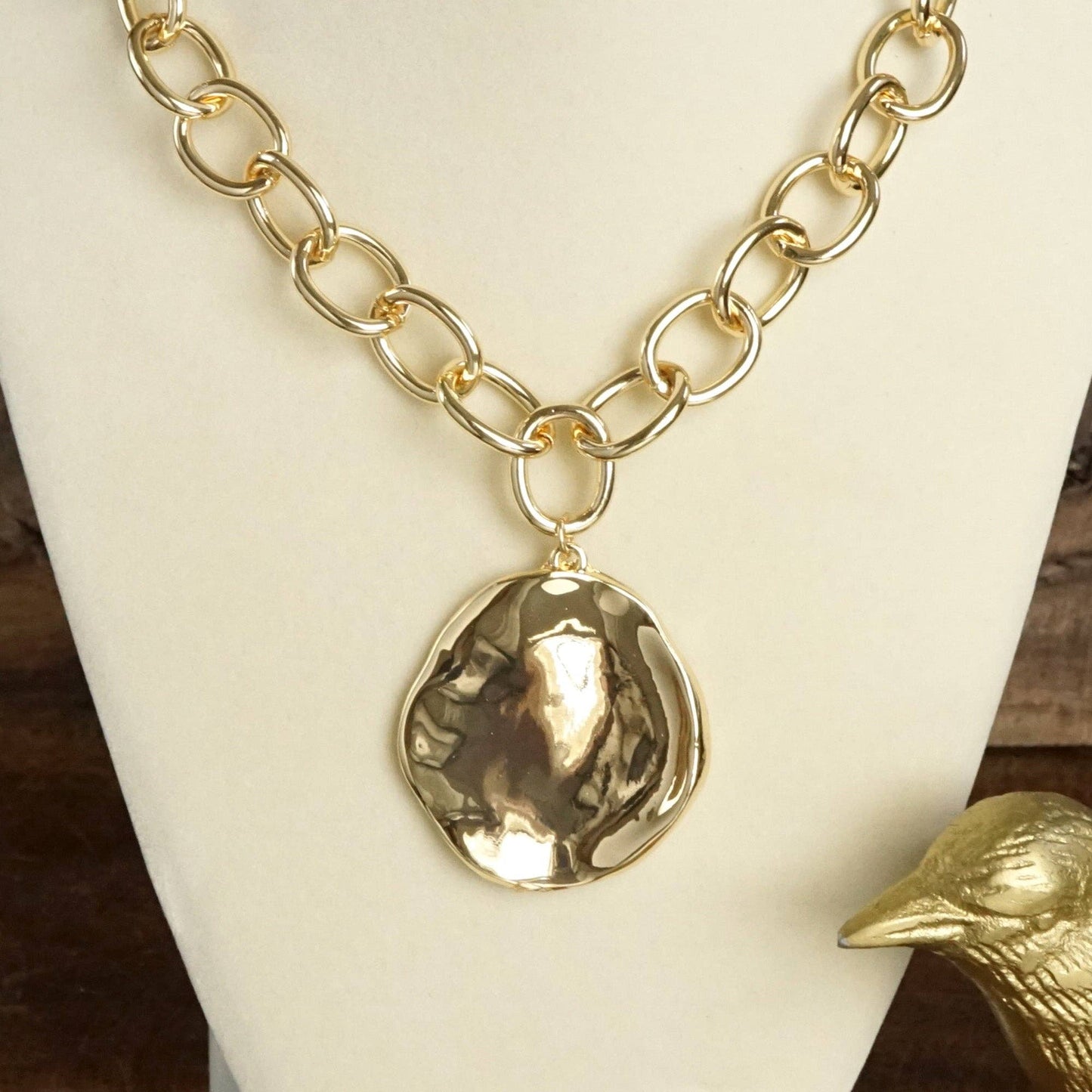 Chunky Chain & Hammered Disc Statement Necklace – Gold